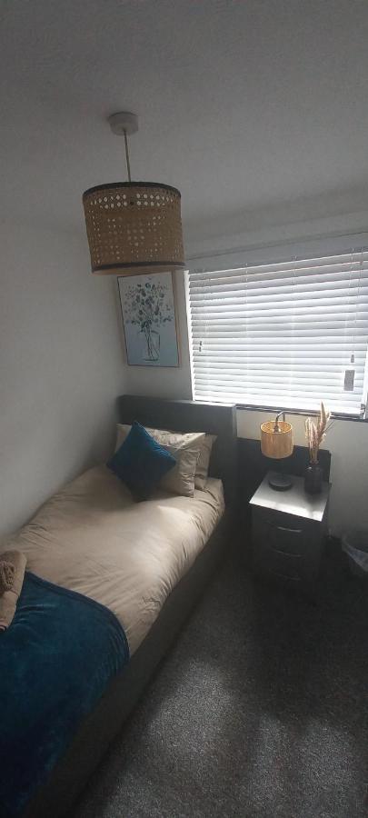 6-Min Walk To New Cross Parking Long Stay Discounts 울버햄프턴 외부 사진