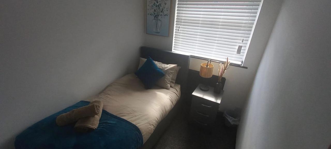 6-Min Walk To New Cross Parking Long Stay Discounts 울버햄프턴 외부 사진