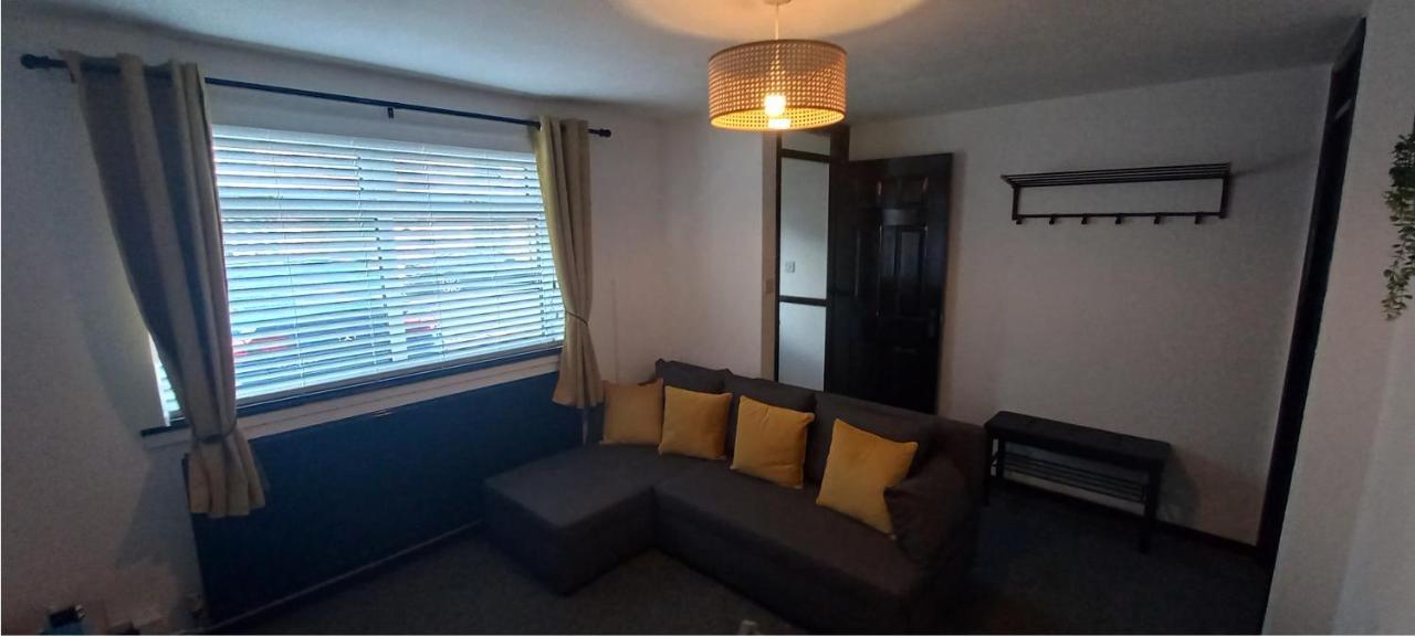 6-Min Walk To New Cross Parking Long Stay Discounts 울버햄프턴 외부 사진